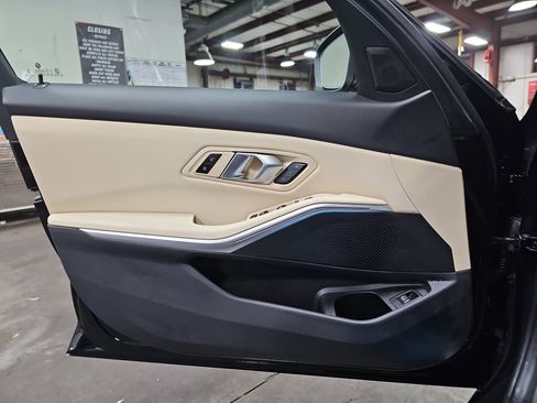 Certified 2025 BMW 330i Sedan w/ Premium Package image 27