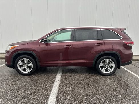 Used 2015 Toyota Highlander Limited w/ Driver Technology Package AWD/4WD image 3