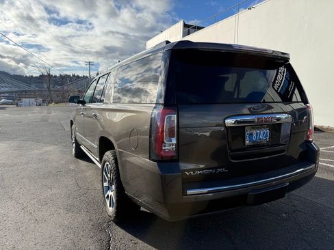 Used 2019 GMC Yukon XL Denali image 3