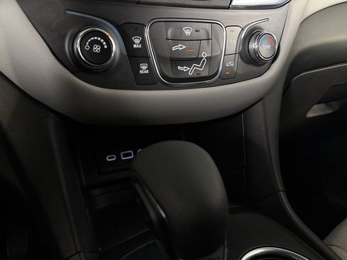 Used 2023 Chevrolet Equinox LS w/ LS Convenience Package FWD image 17