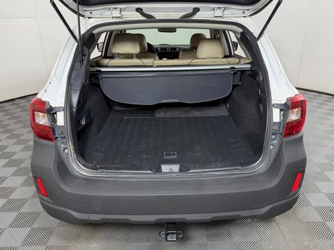 Used 2017 Subaru Outback 2.5i Premium image 7