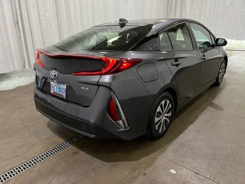 Certified 2021 Toyota Prius Prime XLE FWD image 4