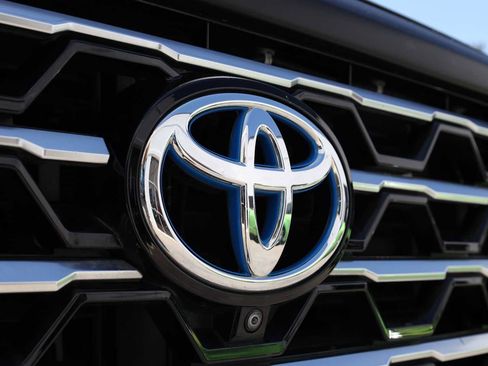 Used 2022 Toyota Tundra Capstone AWD/4WD image 61