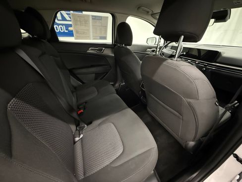 Used 2026 Kia Sportage LX FWD image 6