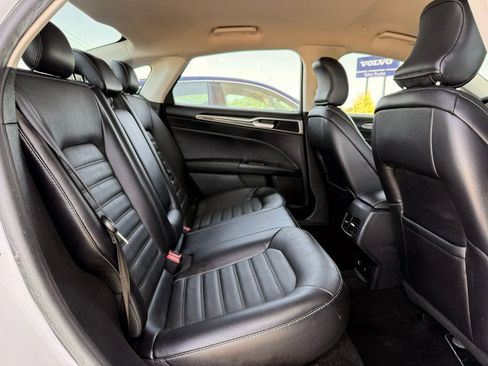 Used 2018 Ford Fusion SE w/ Equipment Group 602A FWD image 16