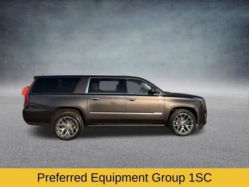 Used 2017 Cadillac Escalade ESV Premium Luxury image 4