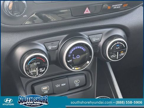 Certified 2025 Hyundai Venue SEL FWD image 32