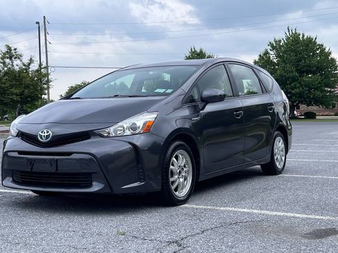 Used 2016 Toyota Prius V Two FWD image 4