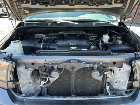 Used 2013 Toyota Tundra 4x4 CrewMax w/ Tow Pkg image 32