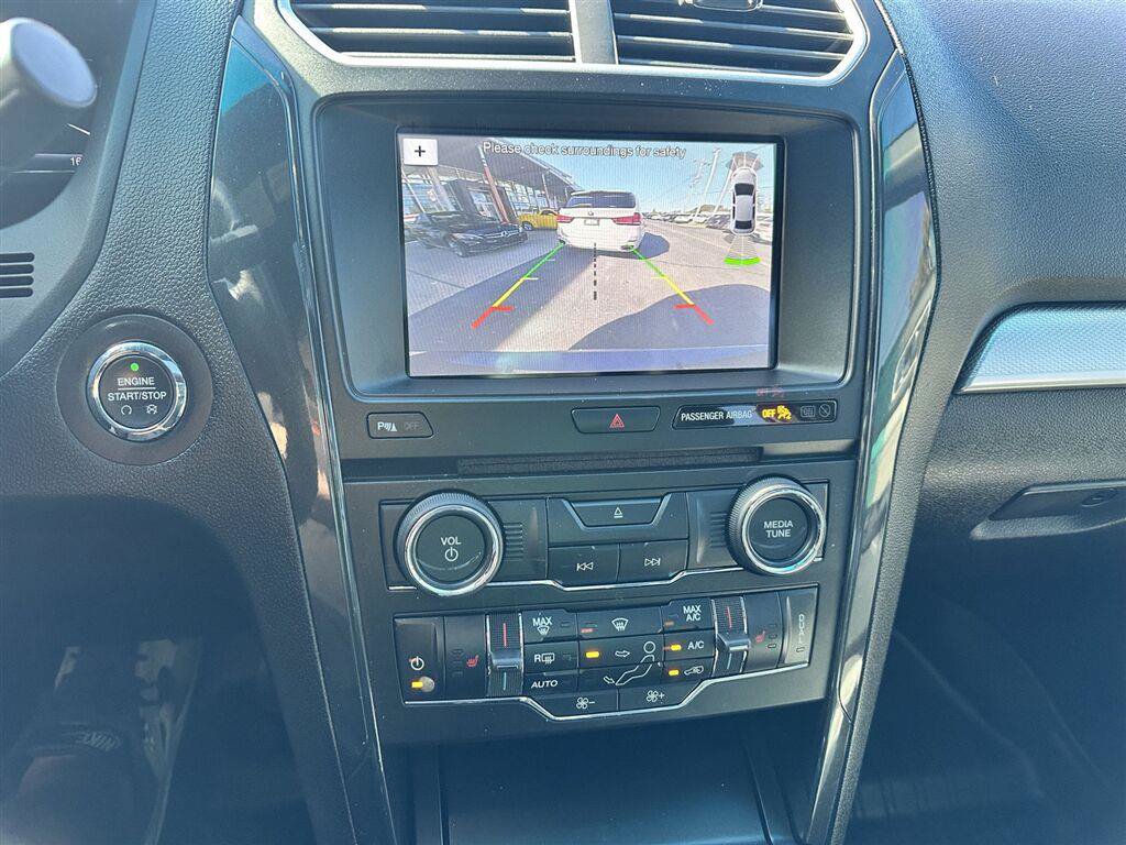 Used 2017 Ford Explorer XLT w/ Equipment Group 202A AWD/4WD image 29