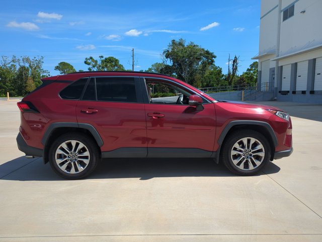 Used 2019 Toyota RAV4 XLE Premium w/ Cold Weather Package AWD/4WD image 4