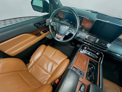Used 2021 Lincoln Navigator Reserve image 9