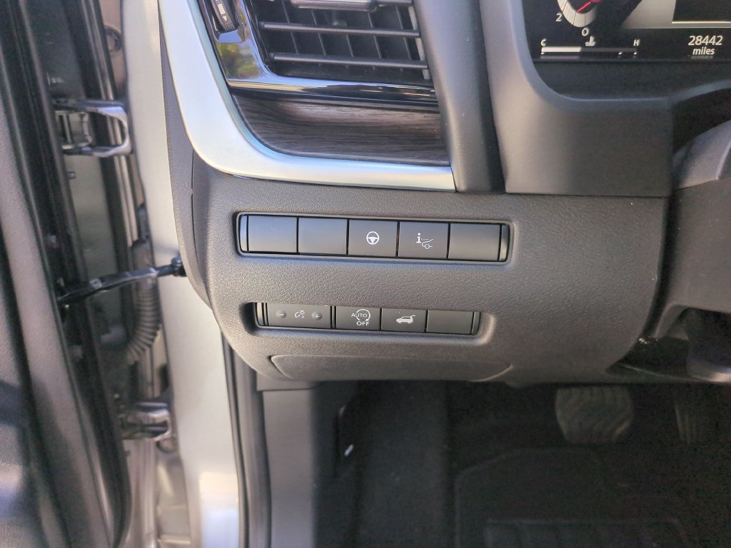 Used 2025 Nissan Rogue Platinum w/ Platinum Premium Package AWD/4WD image 16