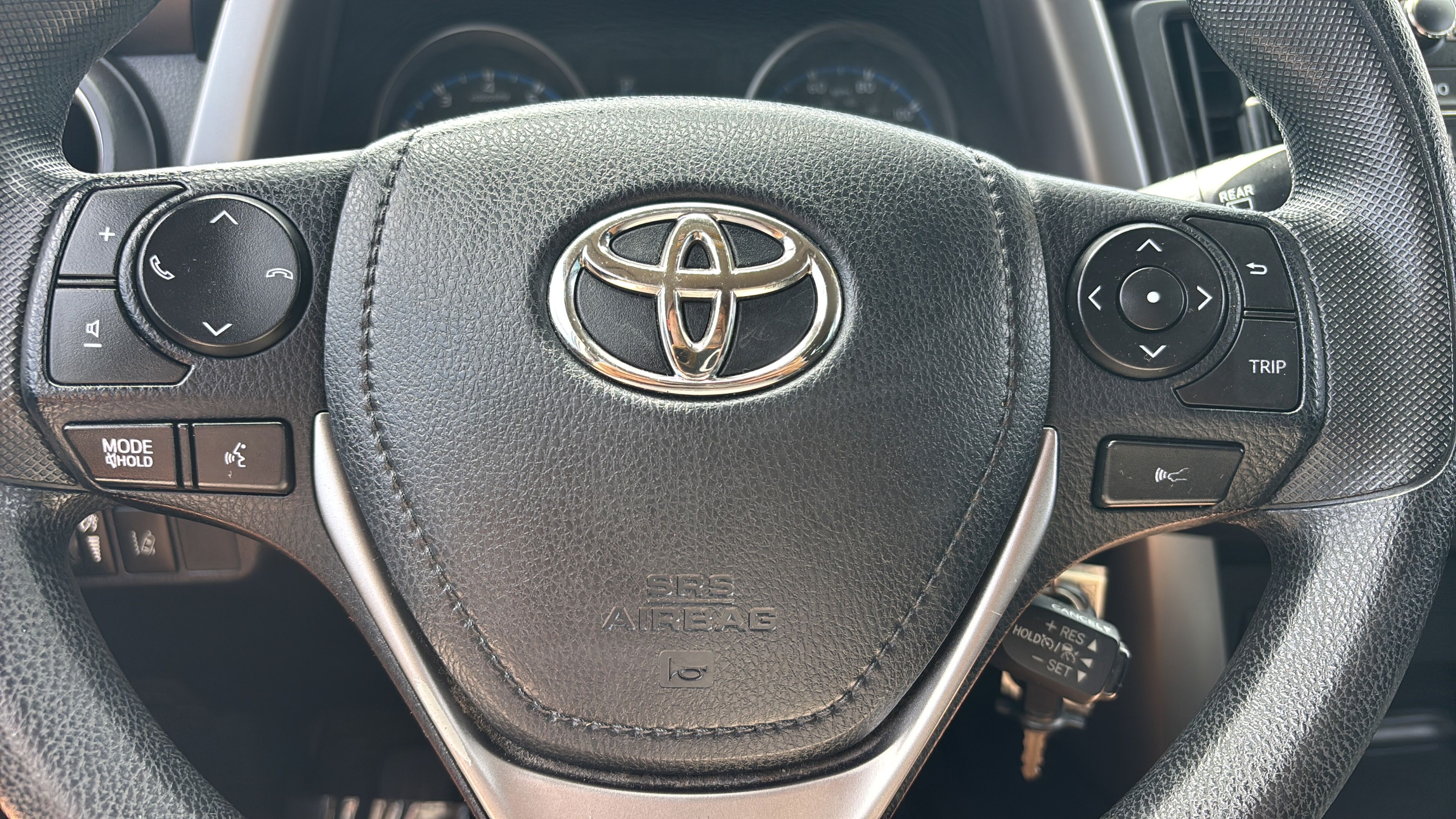 Used 2017 Toyota RAV4 LE FWD image 25