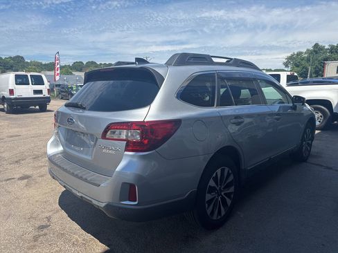 Used 2017 Subaru Outback 2.5i Limited AWD/4WD image 5
