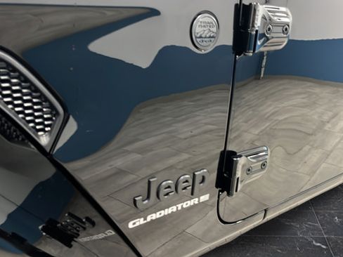 Used 2023 Jeep Gladiator Overland AWD/4WD image 40
