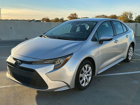 Used 2025 Toyota Corolla LE image 8