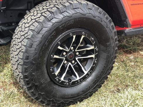 Used 2024 Jeep Wrangler Unlimited Rubicon image 2