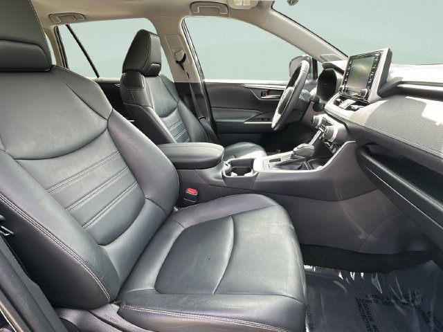 Used 2021 Toyota RAV4 XLE Premium AWD/4WD image 24