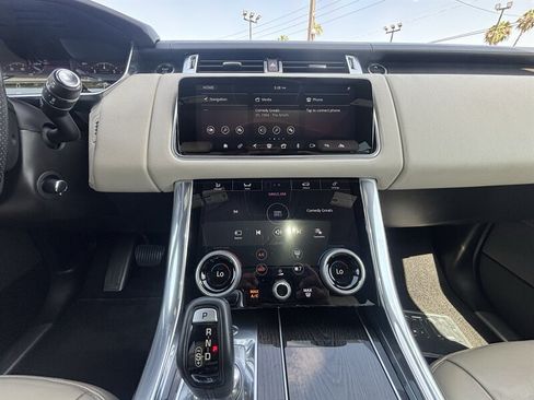Used 2018 Land Rover Range Rover Sport HSE AWD/4WD image 24