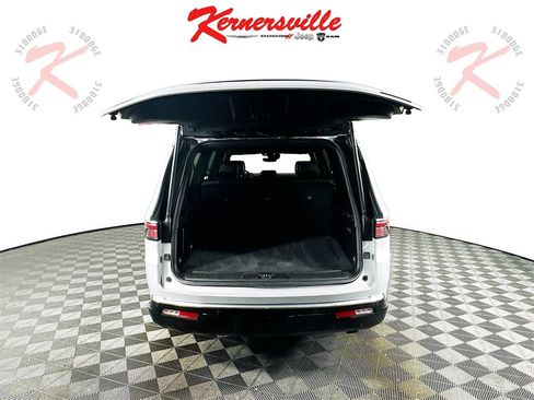 Used 2024 Jeep Wagoneer L Series II w/ Flexible Seating Group image 29