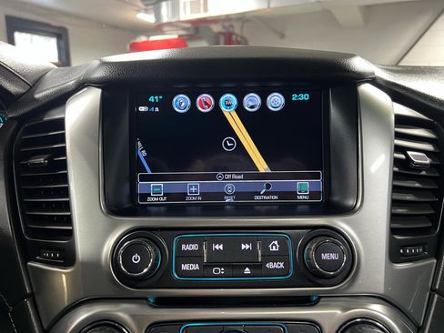 Used 2020 Chevrolet Suburban LT image 25