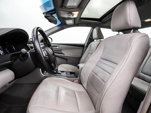 Used 2015 Toyota Camry XLE w/ Moonroof Package FWD image 11