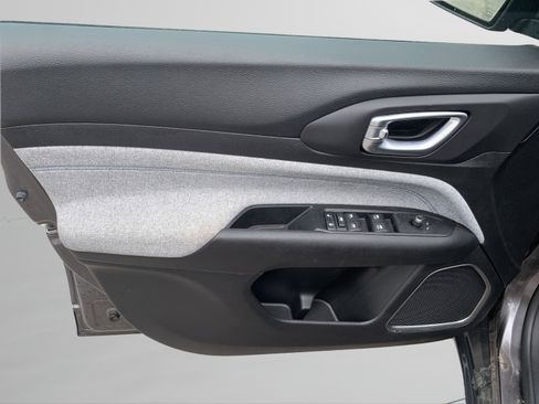 Used 2022 Jeep Compass Latitude image 13