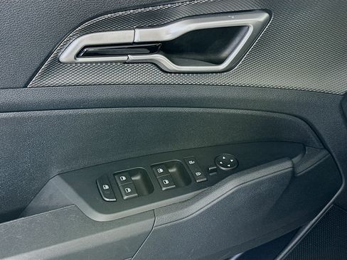 Used 2025 Kia Sportage LX FWD image 15