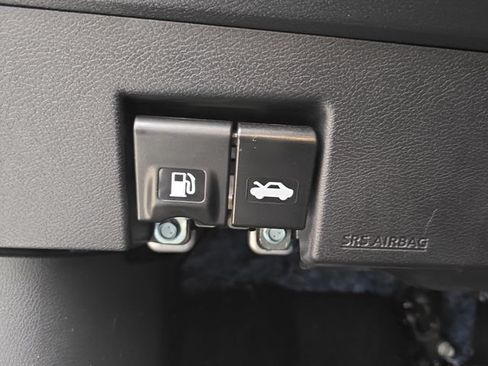 Used 2025 Nissan Versa SV w/ Trunk Package FWD image 30
