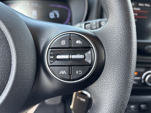 Certified 2025 Kia Soul LX w/ LX Technology Package FWD image 26