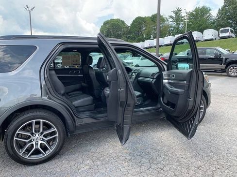 Used 2018 Ford Explorer Sport w/ Equipment Group 401A AWD/4WD image 11