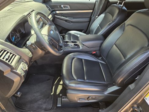 Used 2019 Ford Explorer XLT w/ Equipment Group 202A FWD image 7