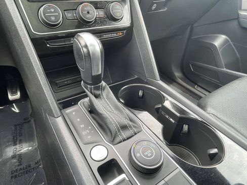 Used 2022 Volkswagen Atlas Cross Sport SEL R-Line AWD/4WD image 34
