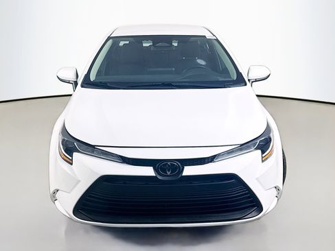 Used 2024 Toyota Corolla LE FWD image 2