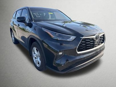 Used 2023 Toyota Highlander LE