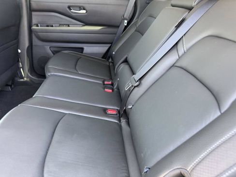 Used 2022 Nissan Pathfinder SL FWD image 20