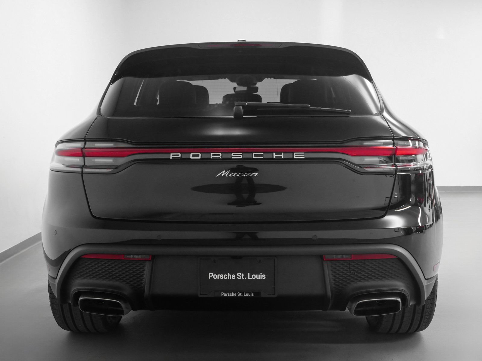Certified 2025 Porsche Macan AWD/4WD image 6