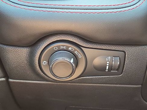 Used 2024 Dodge Durango GT RWD image 19