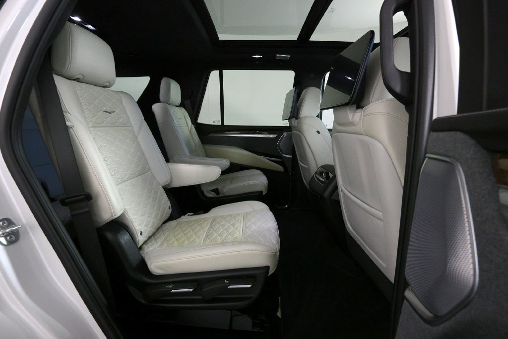 Used 2025 Cadillac Escalade Sport Platinum AWD/4WD image 11