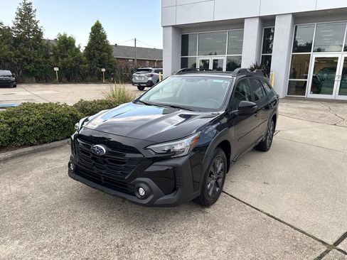 Used 2025 Subaru Outback Onyx Edition AWD/4WD image 3