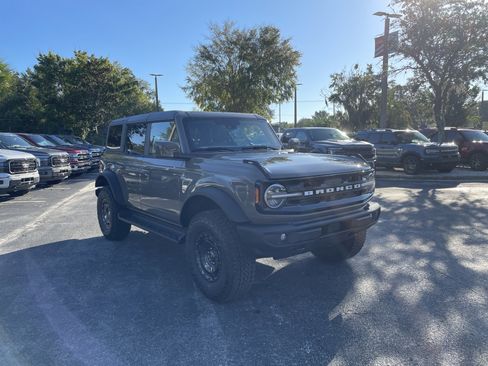New 2025 Ford Bronco Outer Banks w/ Sasquatch Package image 3