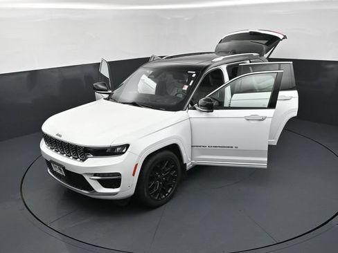 Used 2022 Jeep Grand Cherokee Summit AWD/4WD image 26