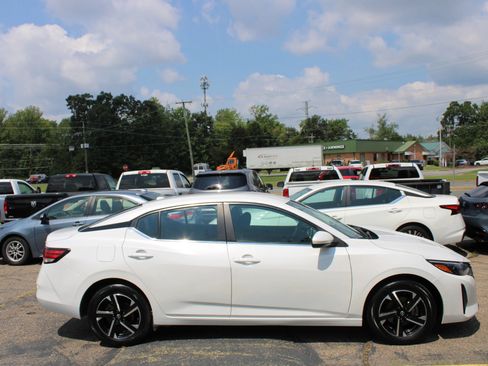 Used 2024 Nissan Sentra SV FWD image 6