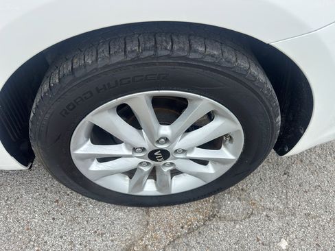 Used 2017 Kia Forte S FWD image 23