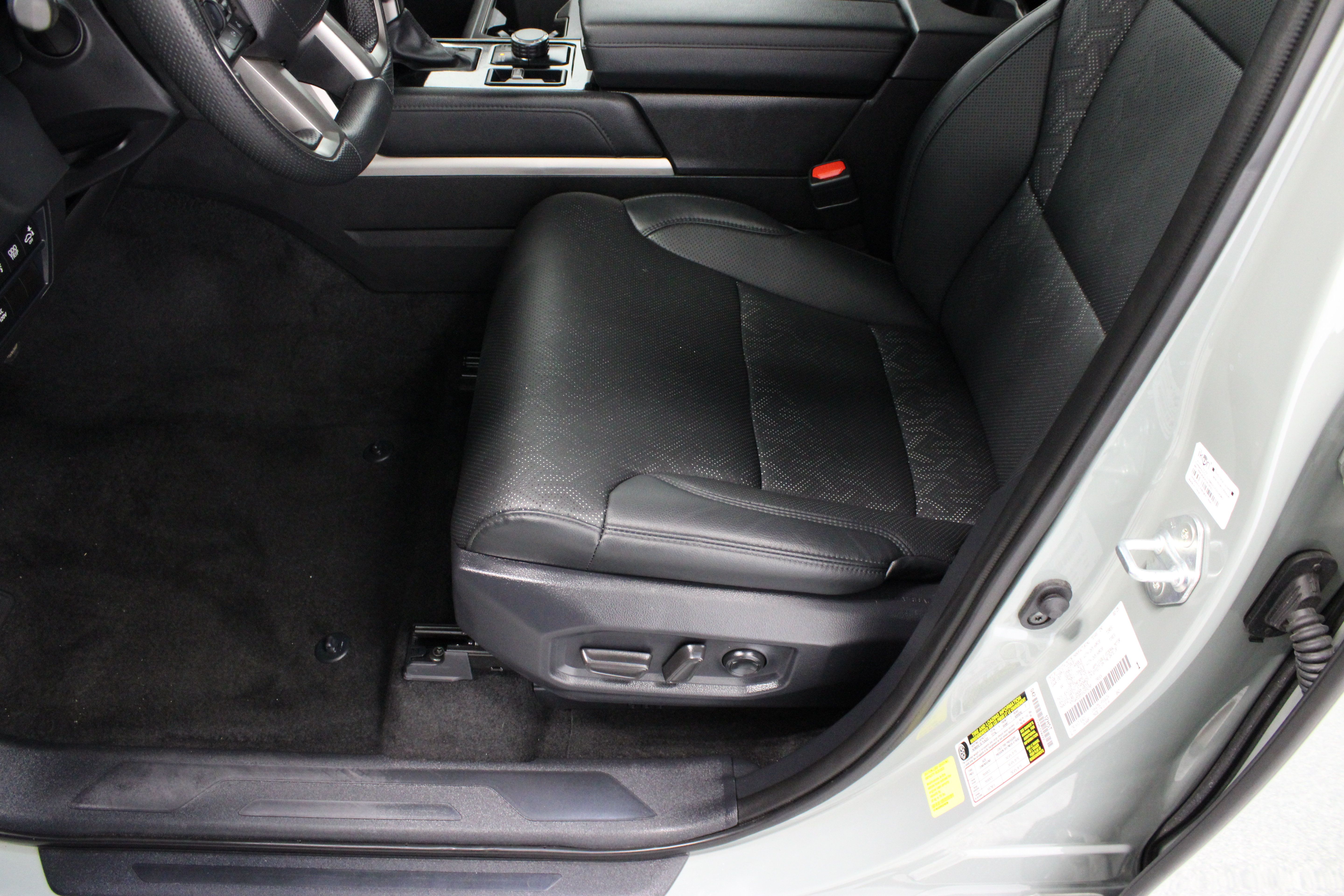 Used 2025 Toyota Tundra Limited AWD/4WD image 16