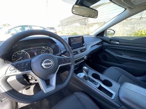Used 2025 Nissan Altima 2.5 SV image 36