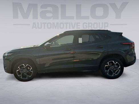 Used 2025 Chevrolet Trax LT w/ Driver Confidence Package FWD image 2