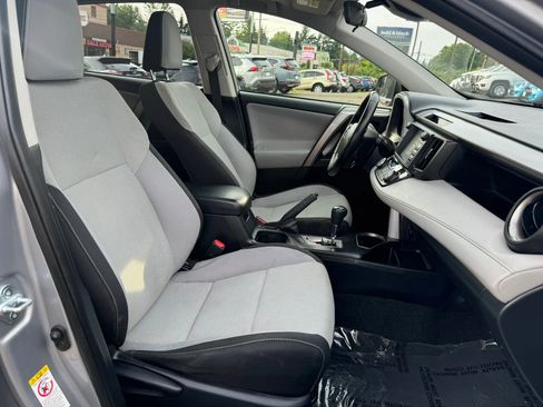 Used 2017 Toyota RAV4 XLE AWD/4WD image 11