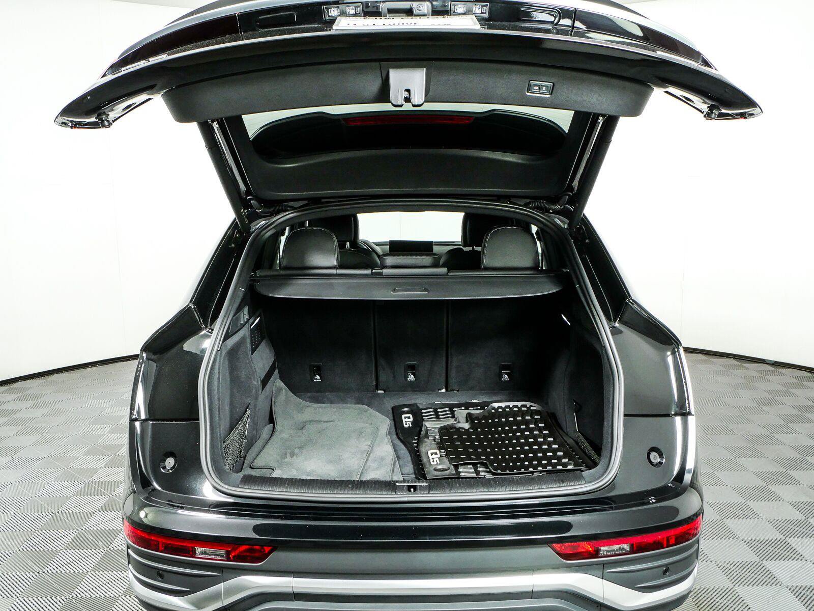 Used 2023 Audi Q5 2.0T Prestige w/ Prestige Package AWD/4WD image 32